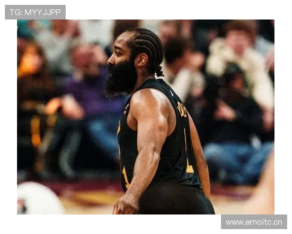 看到詹姆斯·哈登下飞机穿睡衣，随手掏出豪车钥匙，突然意识到自己还在刷信用卡账单