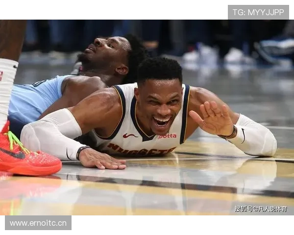 威斯布鲁克改变持球节奏，主导快攻提升转换效率